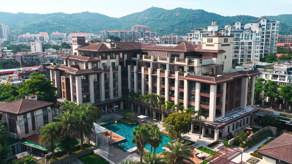 Lujiang Mega Hotel