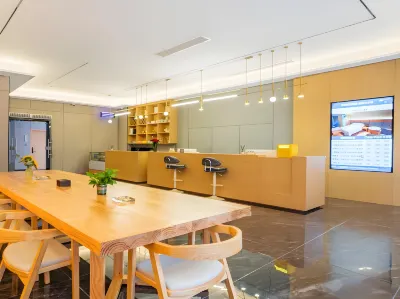 Maitreya Batimanju Hotel (Huquan Ecological Park Branch) Hotels near Honghe Nativeland