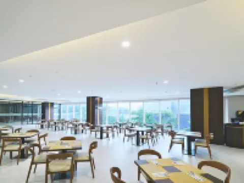 Grand Whiz Hotel Praxis Surabaya Hotels in Genteng
