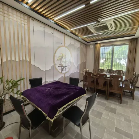 Moon Bay Courtyard-Style Hotel