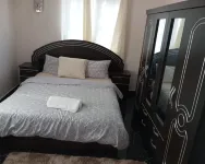 Cozy Flat with pool & 10 mins walk to beach Hotels in 
