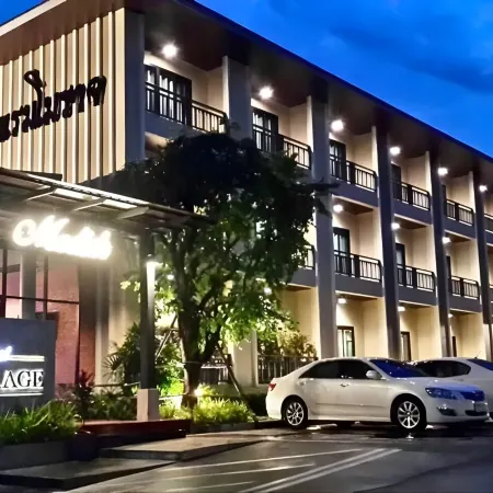 Morage Hotel Отели рядом с достопримечательностью «Ват Чуламани»