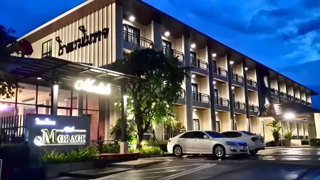 Morage Hotel Отели рядом с достопримечательностью «Wat Phra Si Rattana Mahathat»