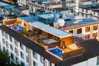 麗江之春雪境設計師酒店（麗江古城店） 鄰近世紀平價超市的酒店