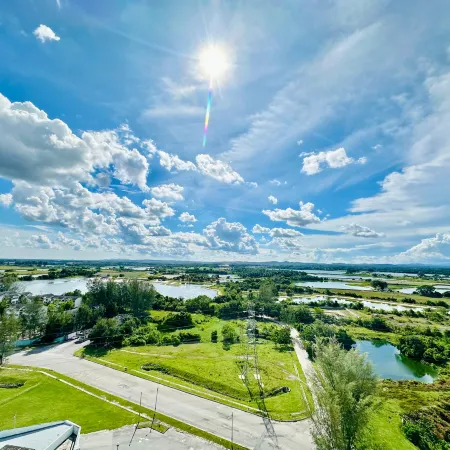 Champs Elysees King Studio + Corner Sunset View Отели в г. Кампар