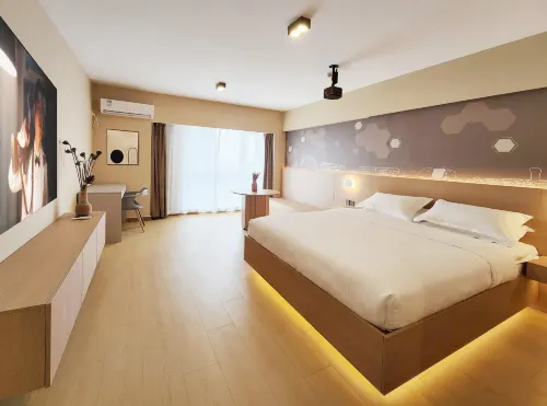 Wanyue Apartment (Zhengding International Convention and Exhibition Center Shop)
