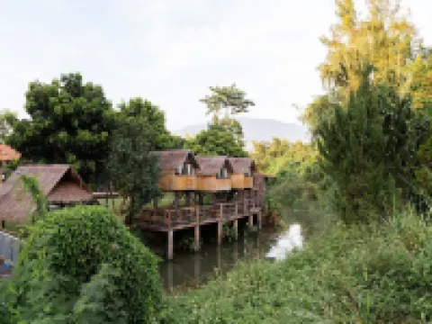 Lion Cafe Resort Hotels in Hang Dong