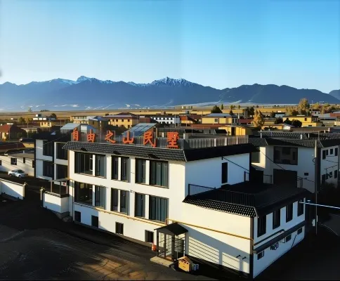 Urumqi County Freedom Mountains Homestay
