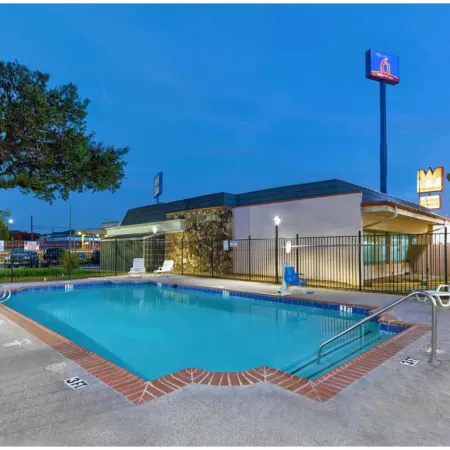 Studio 6 Denton, TX - UNT