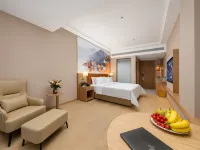 Vienna Hotel (Chengdu Xihua University Honggaolu Subway Station) Hotels near Pidu District