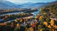 Linran Spring Holiday Hotel near The PandaVally - Romantische