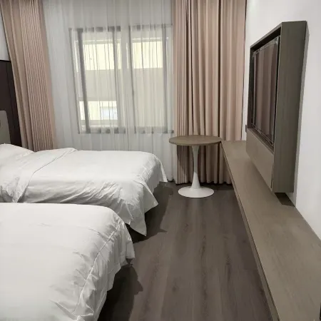 Yijia Business Hotel (Wanyang Innovation City)