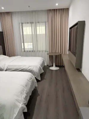 Yijia Business Hotel (Wanyang Innovation City)