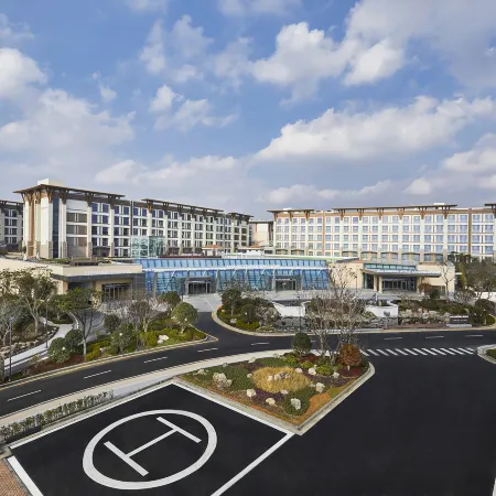 Landing Jeju Shinhwa World Hotels & Resorts Отели рядом с достопримечательностью «Парк Норимэ»