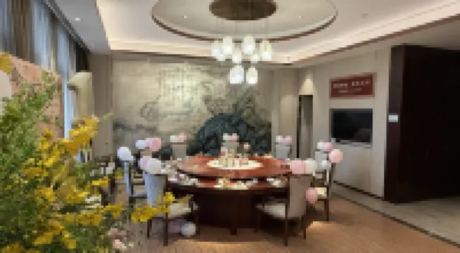 SUNHOLA International Hotel