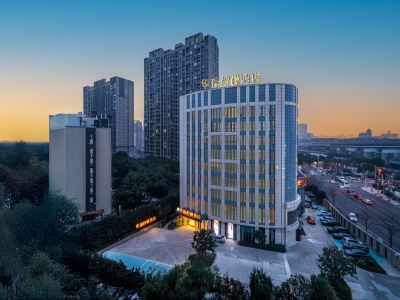 Huarui Lemon Hotel (Zhenjiang Railway Station Wanda)