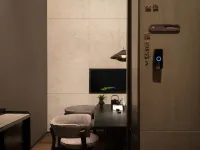 Atour Hotel (Zhengzhou East Railway Station West Square)