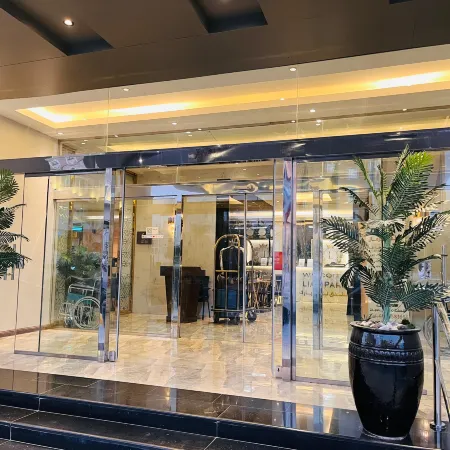 Lian Park Hotel