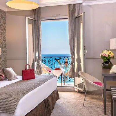Hôtel le Royal Promenade des Anglais Отели рядом с достопримечательностью «Блю Бич»