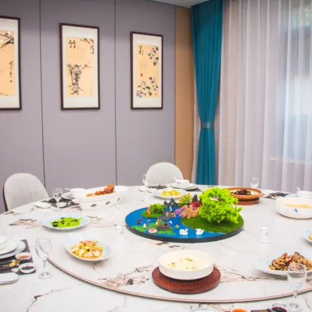 Huanglong Qiyue Hotel