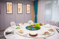 Huanglong Qiyue Hotel