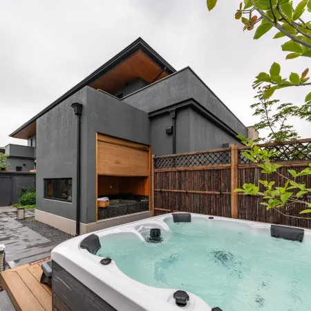 Lanjing Private Hot Spring Resort Villa with Double Pools, Jinshitan, Dalian
