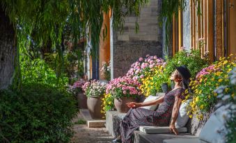 Lijiang Garden Retreat -Rooftop Jade‑Dragon Peak & Old Town Panorama,Free  Coffee & Yunnan Beer