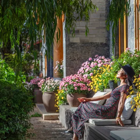 Yue·Seventeen | Panoramic Lijiang Old Town View · Golden Mountain Sunrise · Garden Coffee Guesthouse