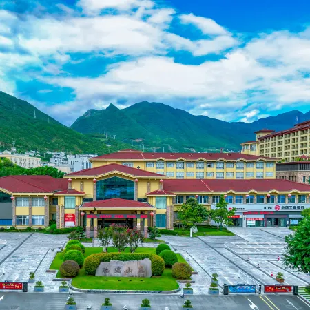 Zhaojun Mountain Villa (Xingshan High-speed Railway Station)