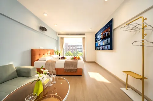 Hailan Movie Apartment (Tianhe Airport Aviation Headquarters Subway Station) - New