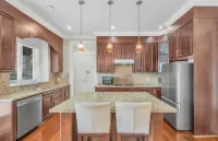 Tranquil Ensuite near Oakridge Mall and Skytrain - Guest houses