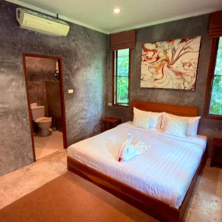 No 1 Nature Home poolside bungalow Woktum