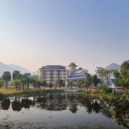 Phu Pha Phung Resort Отели рядом с достопримечательностью «Боеклуенг Хотспринг»