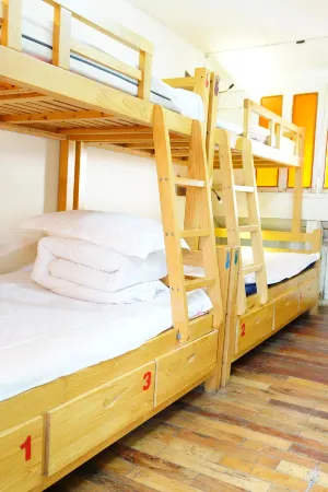 Third Ji International Youth Hostel