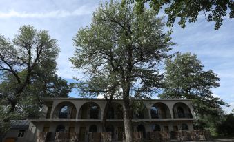 Xinjiang Wenlv Aerial Grassland Resort Hotel