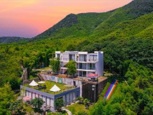 The nights · Moganshan colorful starry sky B & B