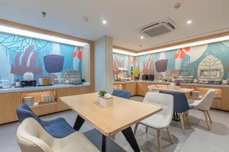 HanTing Hotel (Jinan Jiefang Road) Отели рядом с достопримечательностью «Yan Spring»