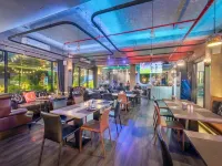 Qiu Hotel Bangkok - BTS On Nut Station Hotels near Phra Khanong