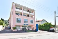 勒卡內澤尼圖德飯店公寓 Le Mur des Amoureux de Peynet附近的飯店