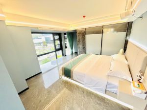 Jinshang B&B Hotel (Neijiang Chuanhua Square North High-speed Railway Station)