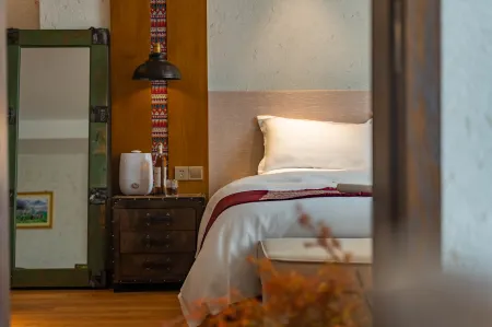 Shangri-LazhujiHotel