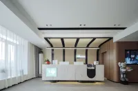 Jiashan Qingguo Business Hotel (RT Mart Sports Center Store)