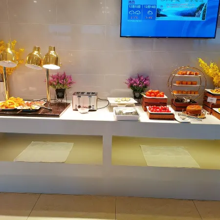 Lavande Hotel (Yibin University Town Convention and Exhibition Center)