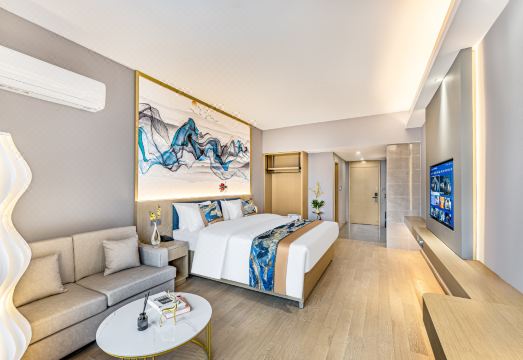 이보 호텔의 깔끔하게 정돈된 객실 내부