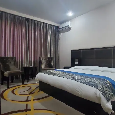 Dandong Dihao Business Hotel (Yalujiang Broken Bridge) Ξενοδοχεία στην πόλη Νταντόνγκ