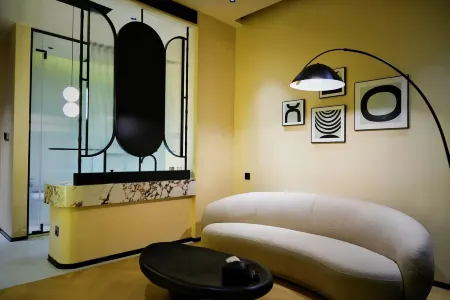 Too Hen not too late designer hotel Отели в г. Тайхэ