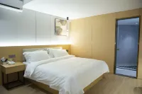 Xia Ri He Hua Hotel (Jingzhou Railway Station) - 2-Star