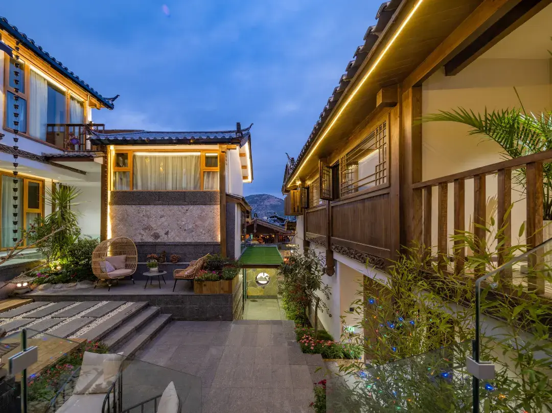 Banshan Lishe Designer Inn With View And Garden - Lijiang