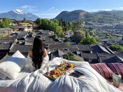 Halfway up the mountain, it's mine; the mountain retreats into seclusion