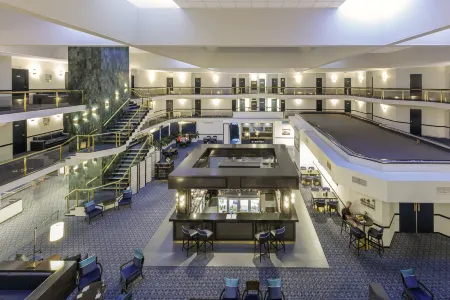 Ramada By Wyndham Diplomat Canberra Отели рядом с достопримечательностью «Canberra Baptist Church»